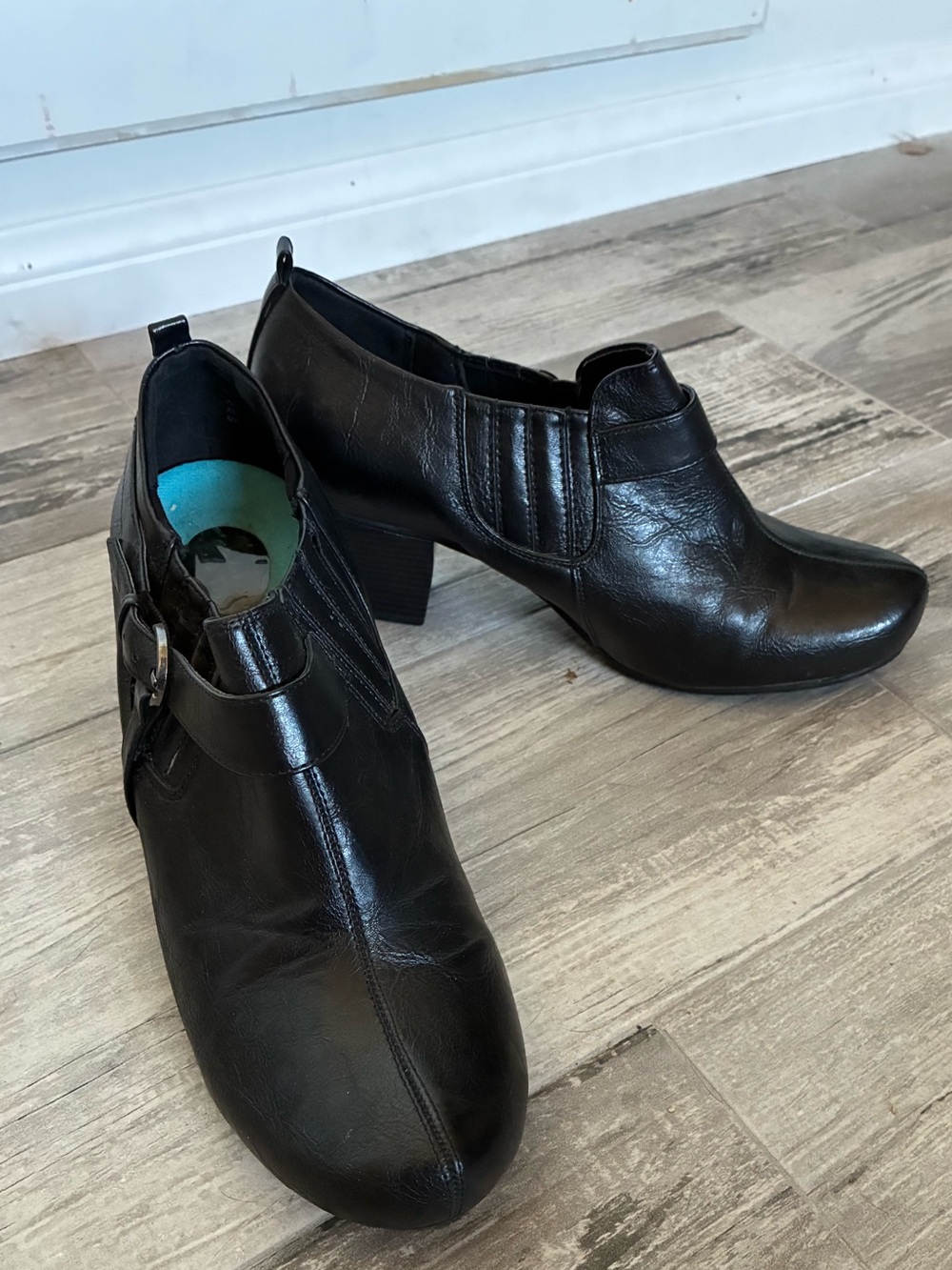 Black Baretraps ankle boots size 8.5 W
